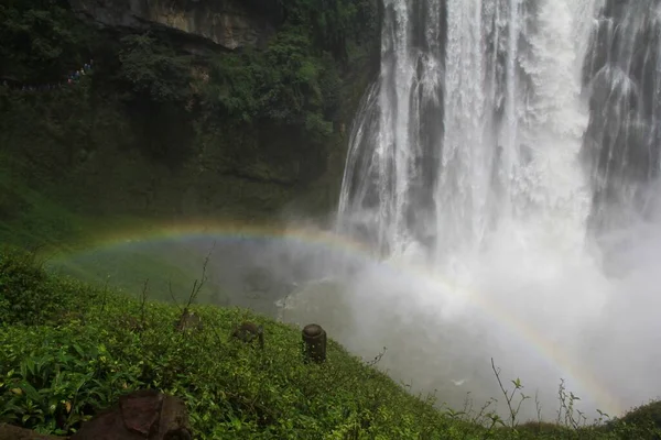 Hermosa Cascada Bosque —  Fotos de Stock