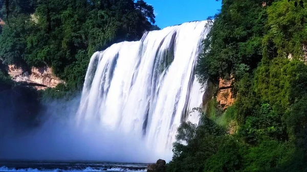 Cascata Nella Foresta — Foto Stock