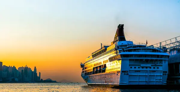 stock image the hong kong harbour at the sea