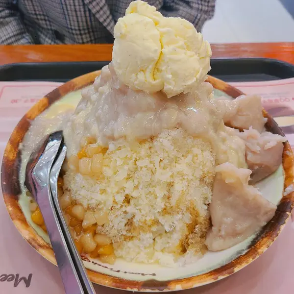 stock image a cuisine photo of a dish of a white plate with a piece of ice cream