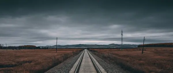 Sahada Demiryolu Rayları — Stok fotoğraf