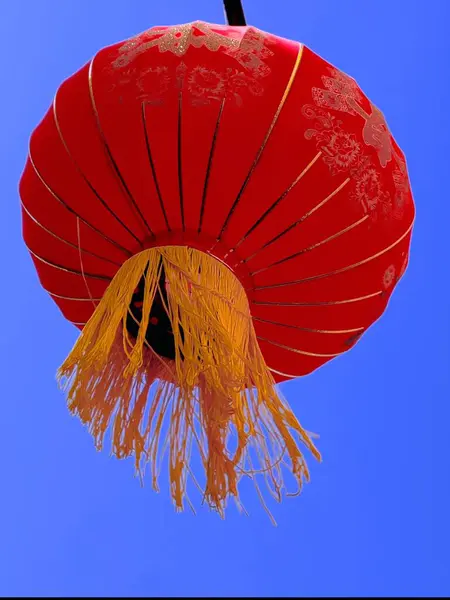 Red Hot Air Balloon Blue Sky Background — Stock Photo, Image