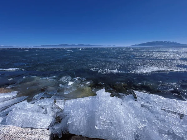 Ghiacci Galleggiano Sul Fiume — Foto Stock