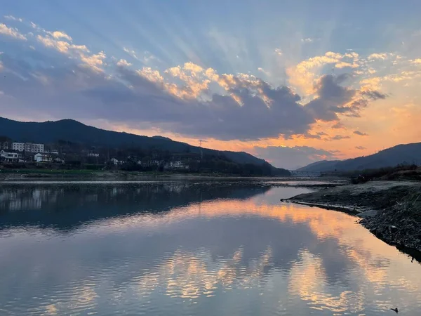 Stock image beautiful sunset over the lake