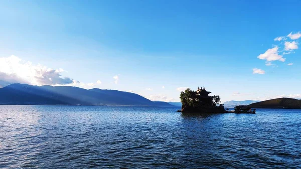 Pemandangan Yang Indah Dari Danau — Stok Foto