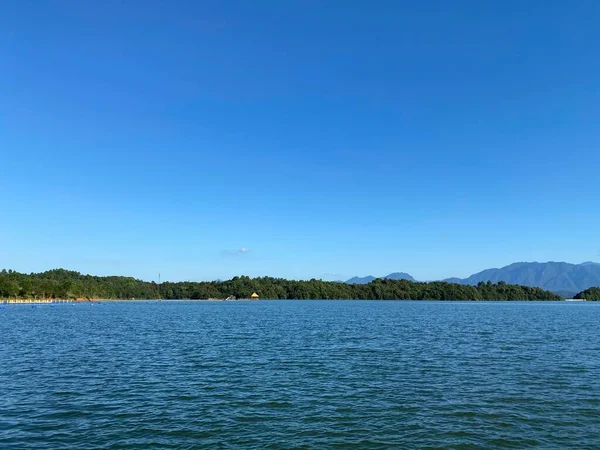 Pemandangan Indah Dengan Danau Alam — Stok Foto