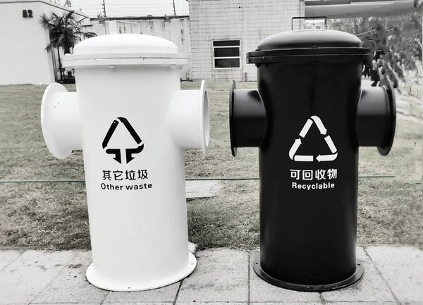 street trash bin with recycle sign