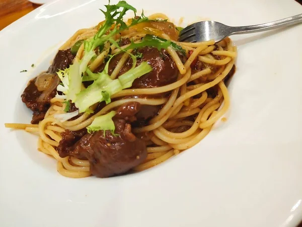 spaghetti with meat and vegetables