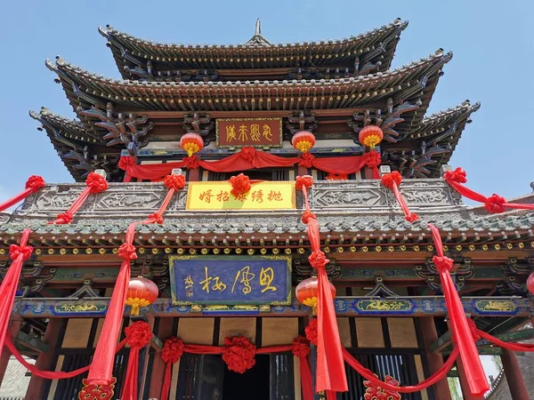 the forbidden city in the center of the palace of china