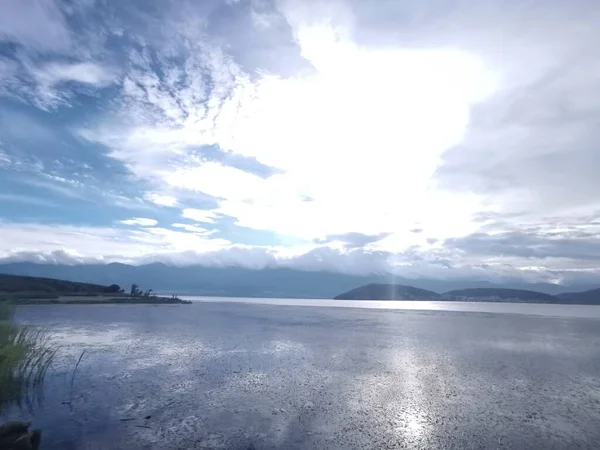 Pemandangan Indah Dengan Danau Alam — Stok Foto