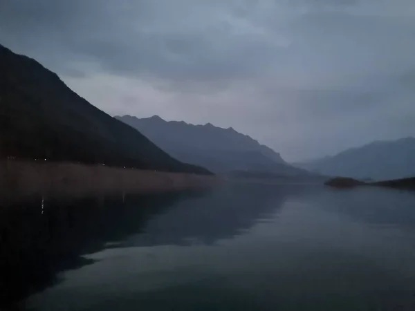 Pemandangan Indah Danau Pegunungan — Stok Foto