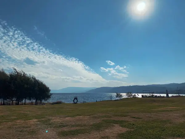 Pemandangan Indah Dengan Danau — Stok Foto