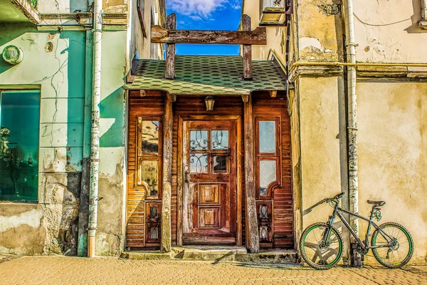 Passeio de bicicleta na cidade velha — Fotografia de Stock