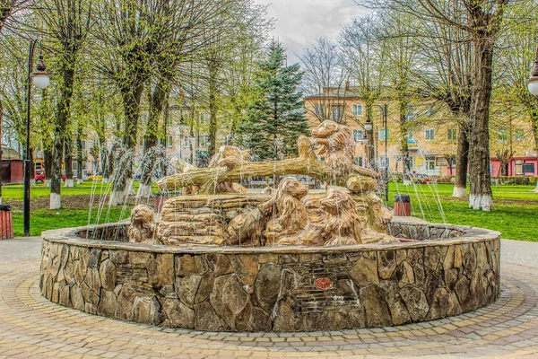 Fontain op stad straat — Stockfoto