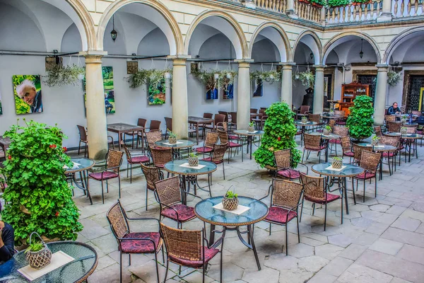 Patio italiano en Lviv — Foto de Stock