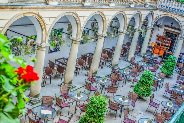 Patio italiano en Lviv — Foto de Stock