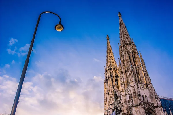 Bela Catedral Votivkirche Viena Capital Áustria Dia Brilhante Céu Azul — Fotografia de Stock