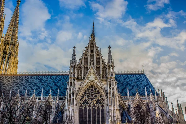 Hermosa Catedral Votivkirche Viena Capital Austria Día Brillante Cielo Azul —  Fotos de Stock