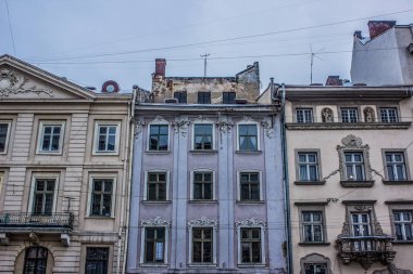 gecekondu zavallı getto bölgesinde Bina kış