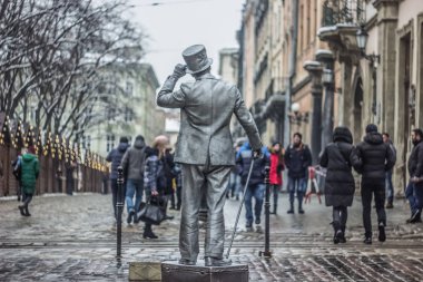 Lviv - Ukrayna şehirde sonbahar sokak Mim 