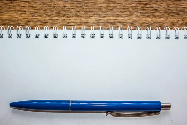 Fondo Conceptual Con Mesa Madera Cuaderno Bolígrafo —  Fotos de Stock