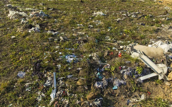 Wereldwijde Milieuramp Concept Fotografie Van Grond Met Veel Plastic Textiel — Stockfoto