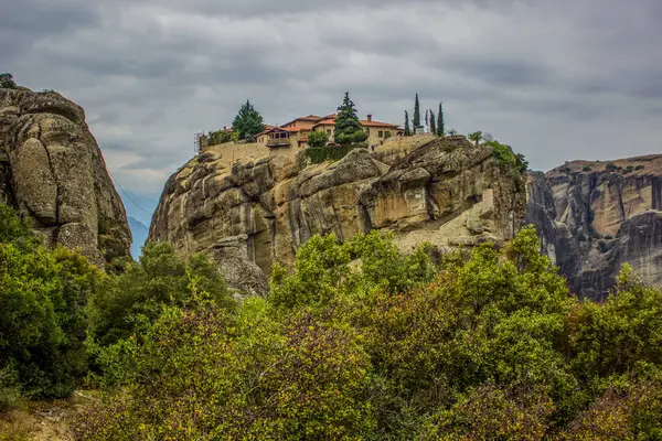 Majestátní Evropský Vysočina Krajina Pohled Řecku Křesťanského Kláštera Vrcholu Skalní — Stock fotografie