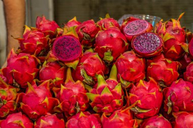 Tel Aviv 'deki doğu pazarından ejderha meyvesi fotoğrafçılığı 