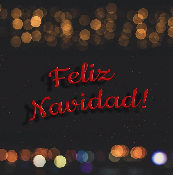 メリークリスマス テキストスペイン語の冬の休暇幸せな時間のコンセプトポスター黒の背景とカラフルなガーランド照明フレームフォーカスされていないボケ — ストック写真