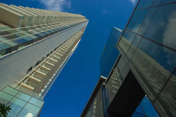 Rascacielos Centro Negocios Fachada Exterior Cristal Escorzo Desde Abajo — Foto de Stock
