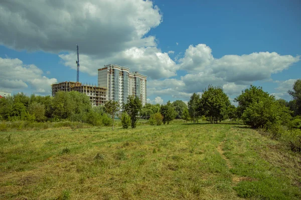 Construcción Edificio Ciudad Moderna Verde Ambiente Ecológico Paisaje Hito Fondo — Foto de Stock