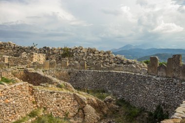 Yunanistan 'ın Moreloponnese yarımadasındaki Unesco miras sahasını antik taş harabeye çevirdi 