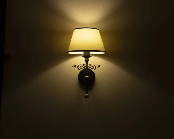 Sconces Wall Lamp Twilight Dark Room Interior Wall Indoor Background — Stock Photo, Image