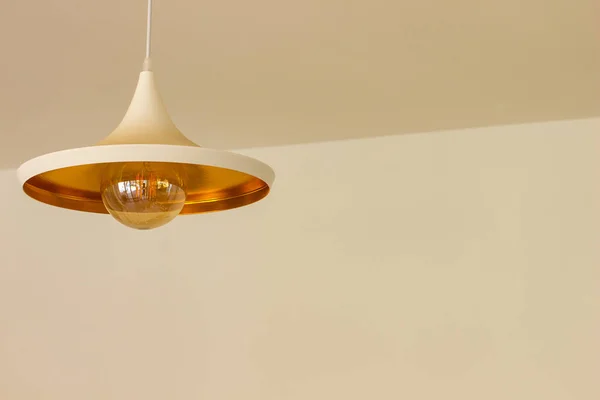 Lampada Tetto Minimalismo Oggetto Interno Parete Sfondo Colore Beige Spazio — Foto Stock