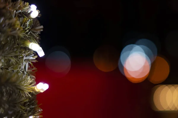 Árbol Navidad Luces Iluminación Lámpara Festivo Borrosa Bokeh Colorido Oscuro — Foto de Stock