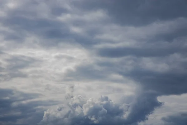 Malebné Dramatické Oblačné Nebe Modrá Šedá Obloha Příroda Scénický Krajina — Stock fotografie