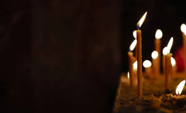 Fire light illumination from candles in atmospheric darkness inside church wallpaper pattern empty copy space for your text here — Stock Photo, Image