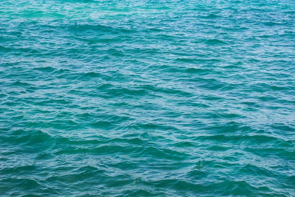 Mare ondulato acqua fondo superficie sud natura scenico modello copia spazio — Foto Stock