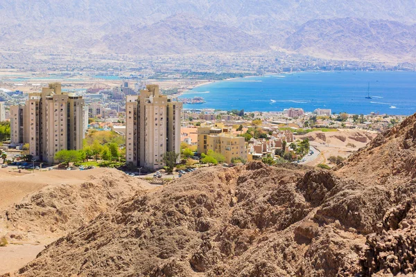 Akabe 'nin en güney İsrail şehri Eilat Kızıldeniz Körfezi güzel yaz tatili tatil beldesi çöl kumtaşı dağlarından liman bölgesine kadar en yüksek manzaralı yer.