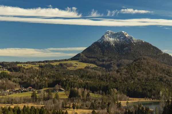 Picturesque Alps lonely mountains snowy peak spring time central European highland scenic view in Austria with small village and vivid blue sky background, copy space — Stock Photo, Image