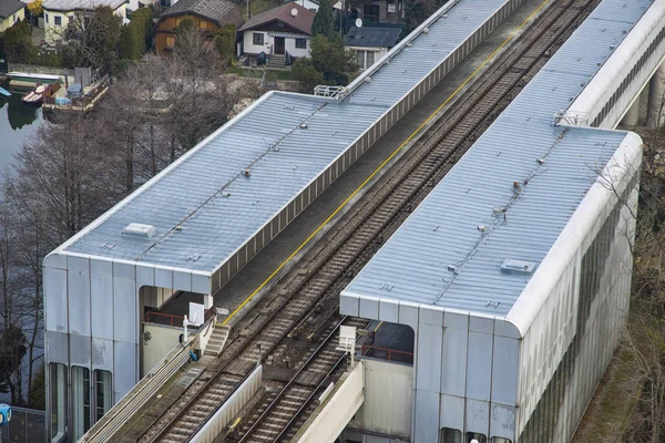 Infraestructura de transporte estación de metro vías férreas línea diagonal desde arriba punto de vista urbano —  Fotos de Stock