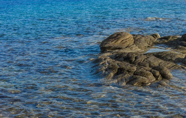Nature stone shore line scenic view with rocks and blue water wavy surface simple outside background — 스톡 사진