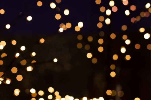 Праздничные Праздники Несконцентрированная Золотая Подсветка Гирлянда Лампы Темном Пространстве Концептуальная — стоковое фото