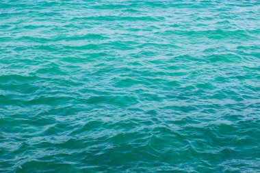 Kızıl deniz suyu dalgalı arka plan basit doğa manzarası metnin için kopyalama alanı