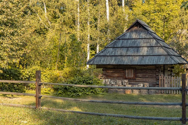 Rústico Rural Cabine Madeira Casa Aldeia Ucrânia País Lado Cênico — Fotografia de Stock