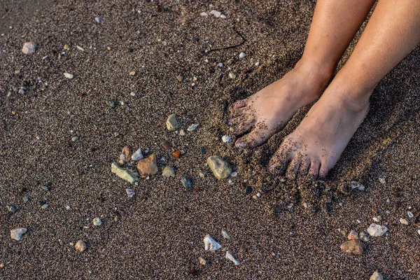 Mladá Samice Nohy Mořském Písku Pozadí Textura Tapety Vzor Koncept — Stock fotografie