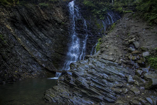 Cascata Floresta Cachoeira Frio Rochoso Madeira Terra Vista Cênica Com — Fotografia de Stock