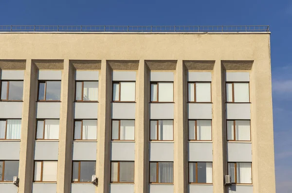 醜いコンクリート建築外部ファサード建築オブジェクト東ヨーロッパの国のフレームワークコンセプトランドマーク都市ビューの一つで ユーザー時間から — ストック写真