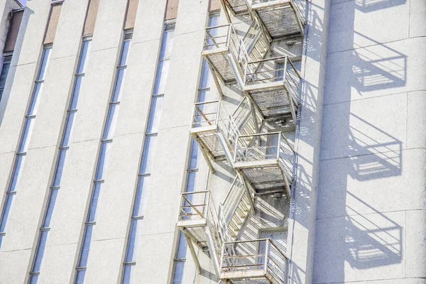 Scala Antincendio Esterno Edificio Industriale Urbano Sporco Rustico Sfondo Punto — Foto Stock