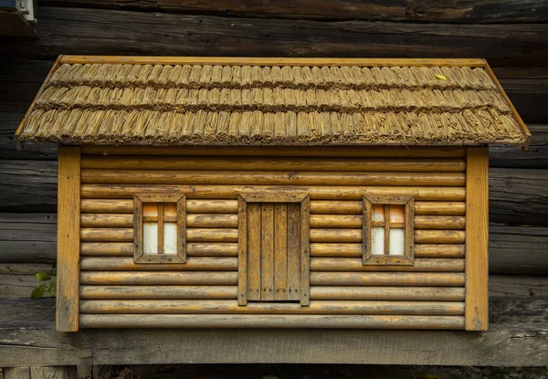 Rustikální Malý Dům Dekorace Objekt Dřevo Materiál Hole Ruční Architektura — Stock fotografie